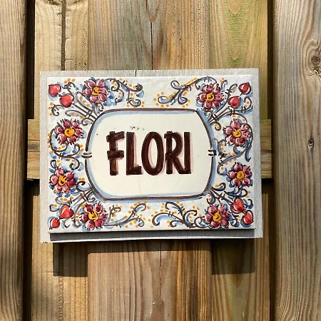 Flori Casa de Férias *